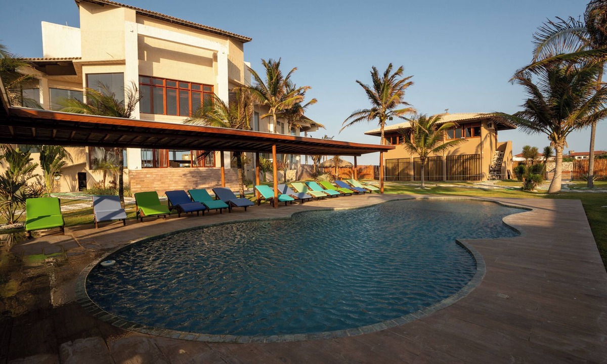 Caponga Ski Chalet | Seaside Retreat w4 Bedrooms and Pool