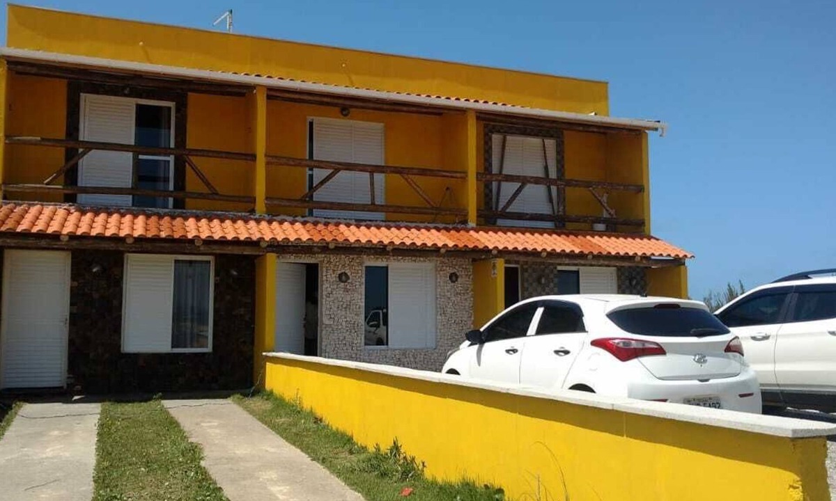 Jaguaruna House | Slate stone house with balcony, 180m from the beach.