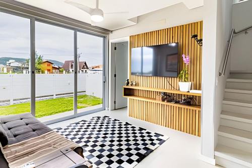 Palhoca House | Sobrado 3 com duas suítes, sacada e vista para o mar