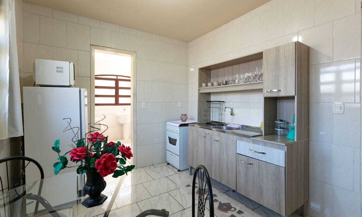 Pomarosa House | Spacious and cozy top floor house in a great location.