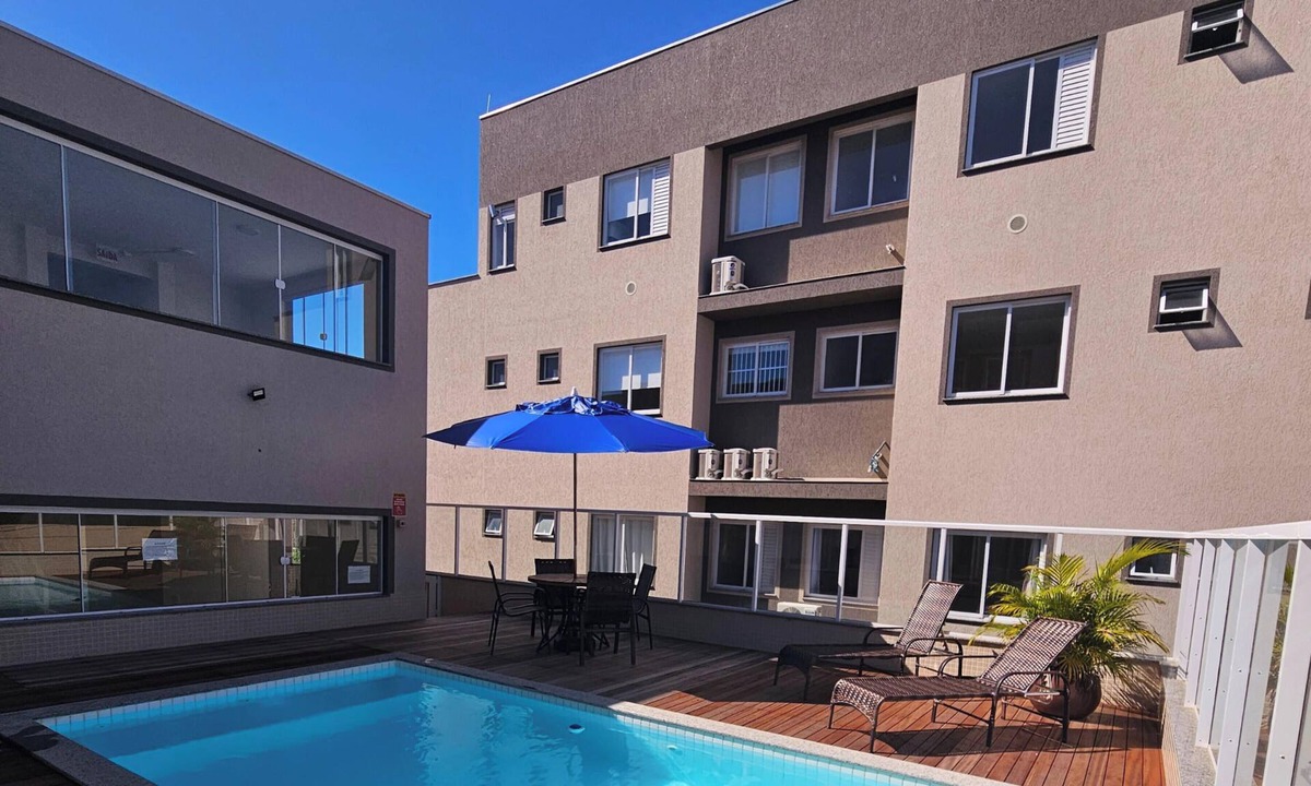 Centro Apartment | Spacious Apartment with Pool in the Center of Bombinhas