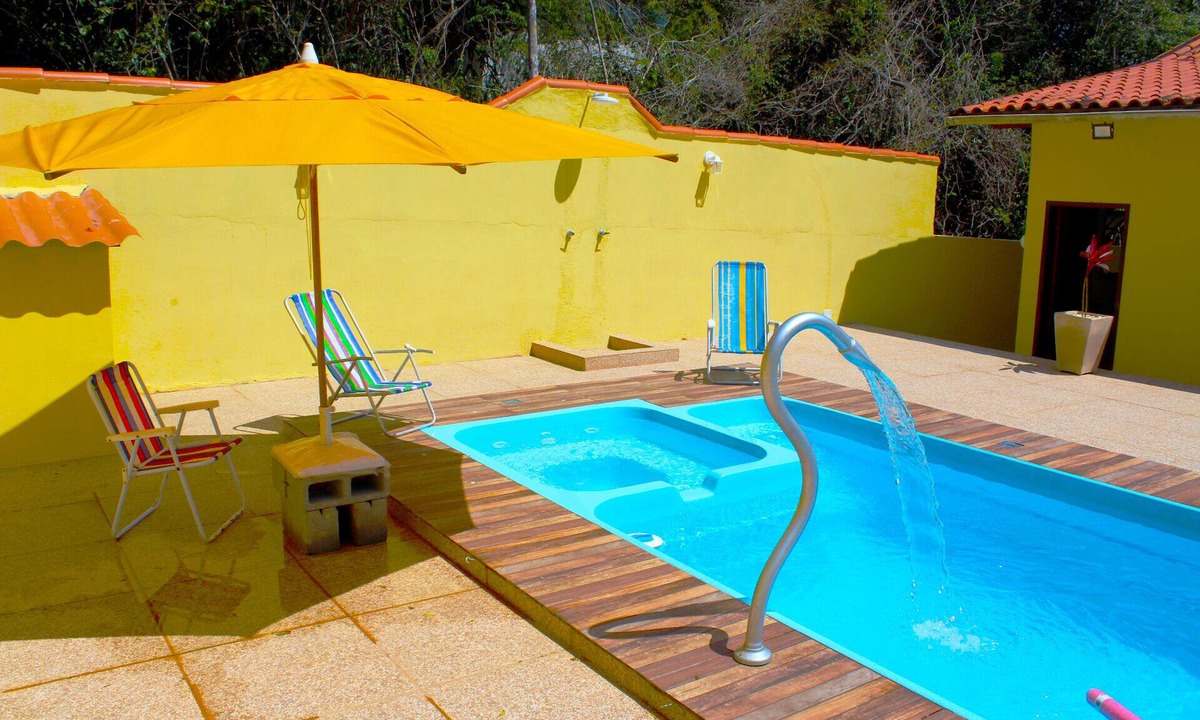 Caravelas House | Spacious house with 3 suites and a swimming pool.