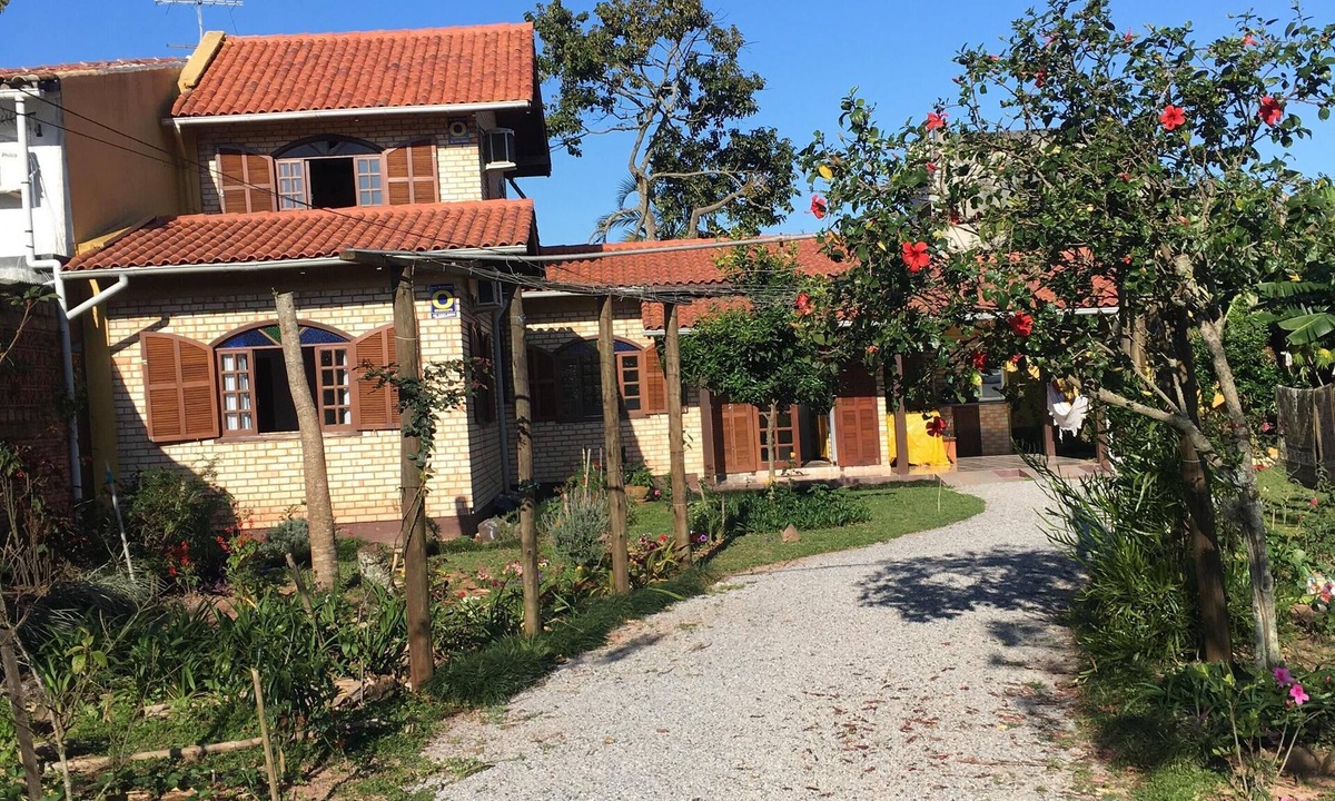 Morro das Pedras House | Spacious house with swimming pool.