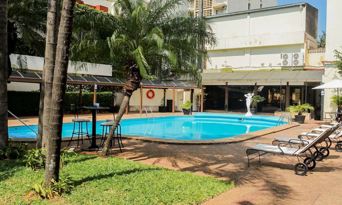 Catedral Hotel | Spacious Stay in Historic Area | Walkable to Pantheon of Heroes & Museums