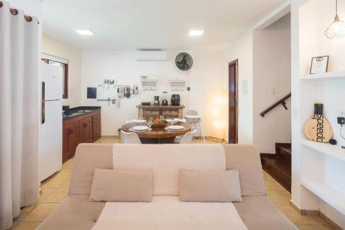 Pipa Ski Chalet | Stay in Style: Central Pipa Townhouse with Ocean View
