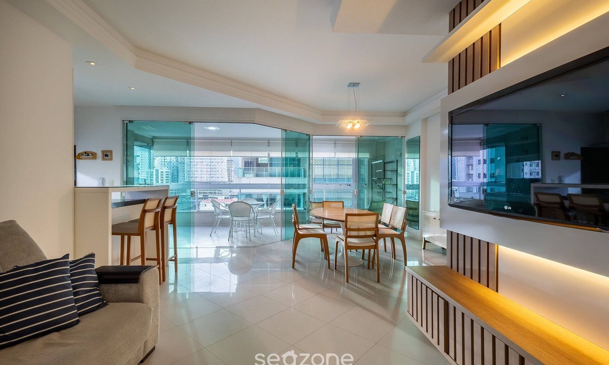 Andorinha Apartment | Stay Steps From the sea in Meia Praia - VIM