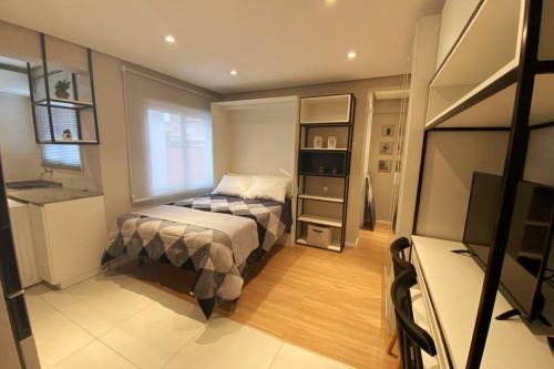 Simoes Lopes Apartment | Studio central completo! Garagem coberta para carros médios Sem elevador