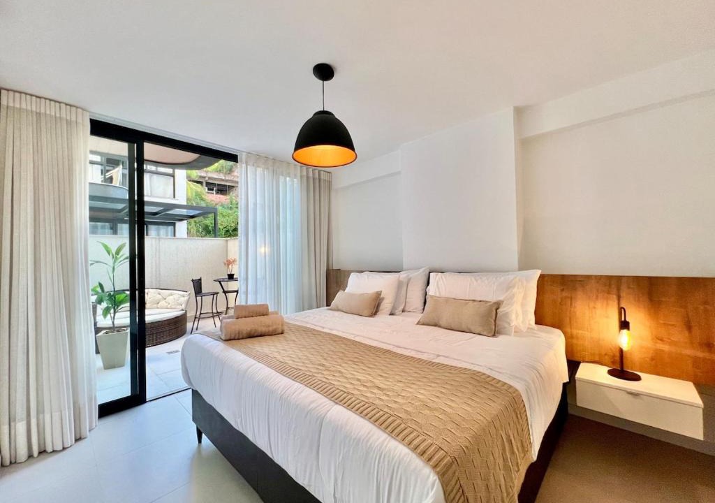 Inga Apartment | Studio completo - Cama king - Varanda - Ótima localização