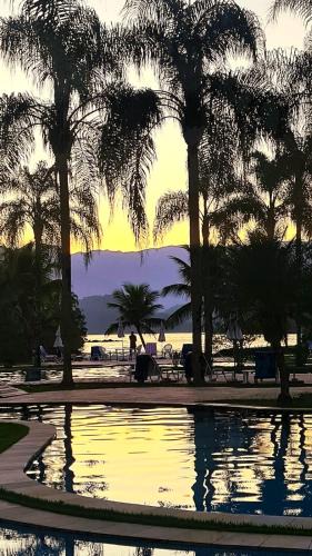Pontal Apartment | Studio Costa Bella em Angra - Condomínio Completo com Piscina, Bar Molhado e Acesso à Marina