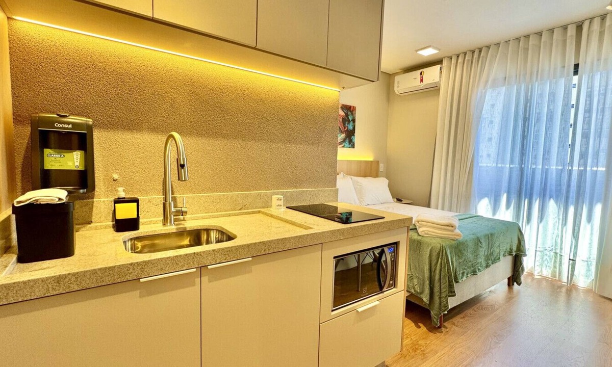 Matriz Apartment | Studio moderno no centro de Curitiba — piscina no rooftop e vista panorâmica