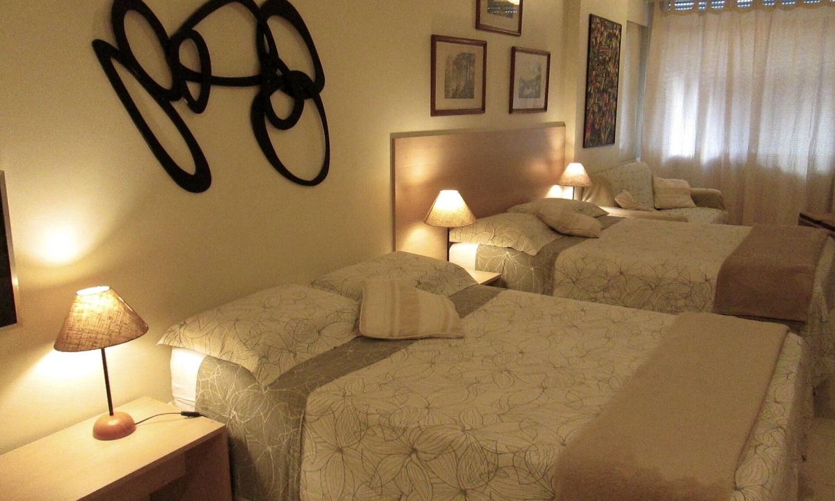 Copacabana Apartment | STUDIO-POSTO2 - COPACABANA beach block - WiFi, side sea view, up to 4 pax
