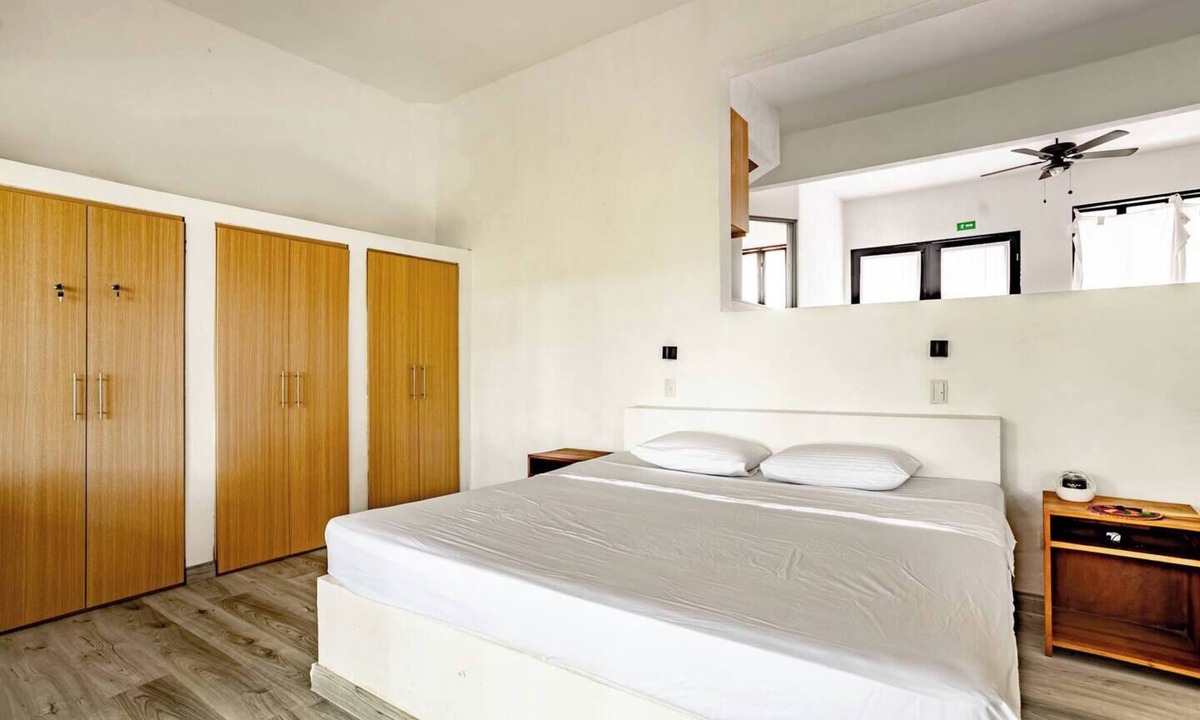 El Cerro Apartment | Terrace surrounded by nature