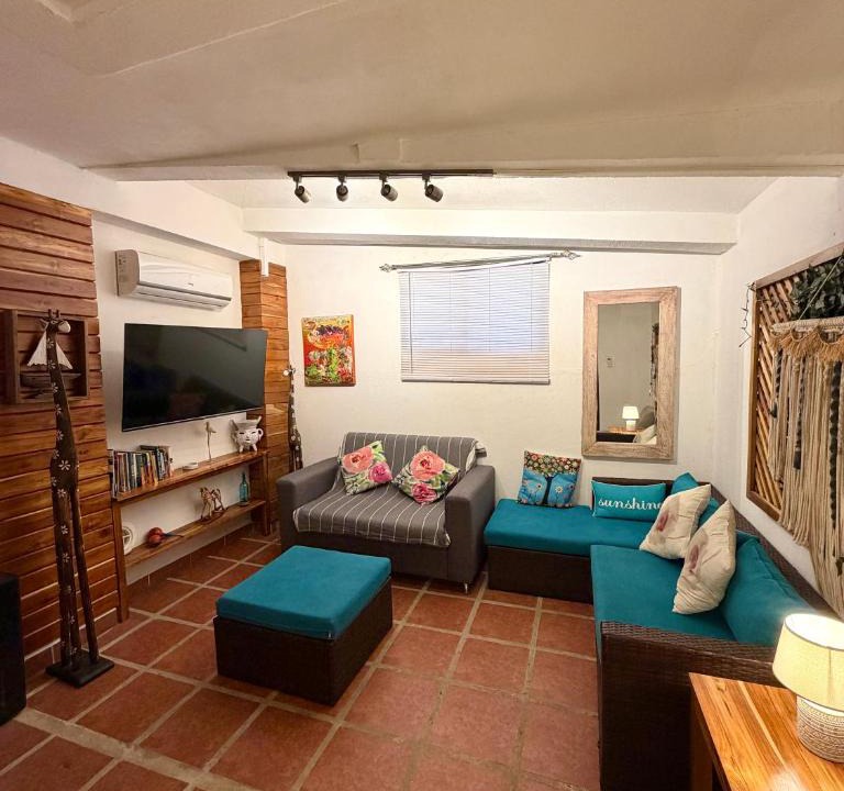 Coco Sunset Hills House | The Castaway