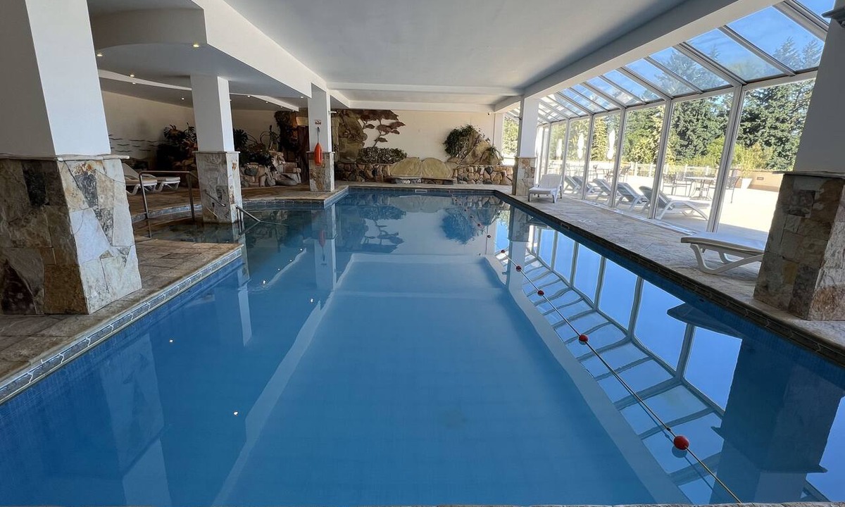 San Carlos de Bariloche Hotel | Three Garden-View Quads + Free Breakfast | 3-min Drive Civic Center Bariloche