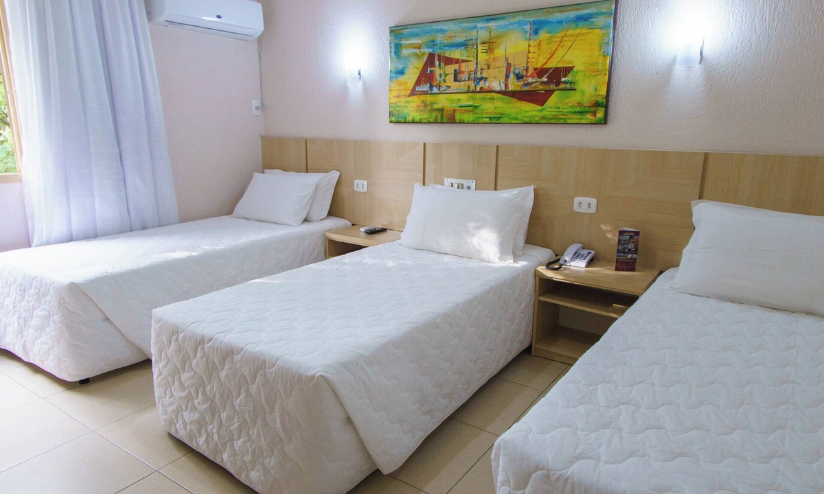Foz do Iguacu City Centre Hotel | Three Twin Rooms | Free Breakfast | Near Bird Park