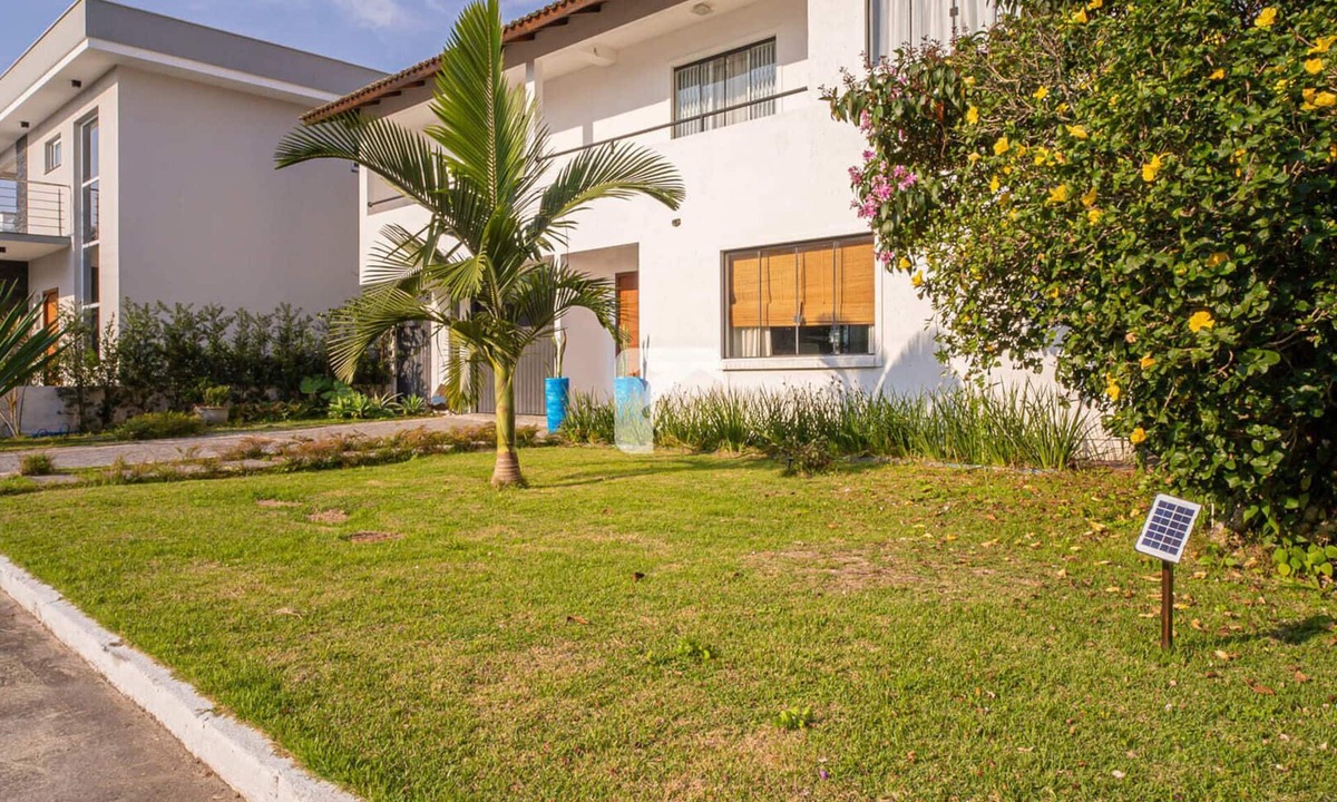 Cachoeira do Bom Jesus Villa | Townhouse in a condominium in Florianópolis