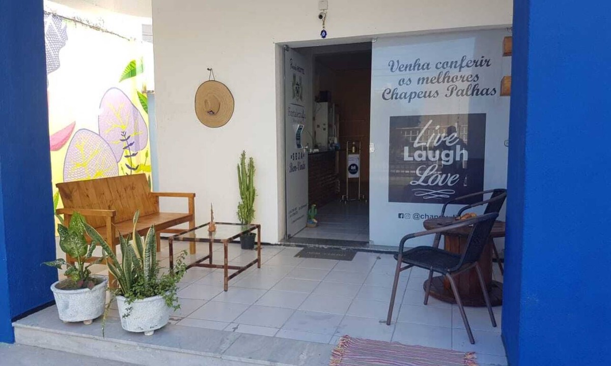 Meireles House | Triple room with private bathroom, Wi-Fi, air conditioning and TV.