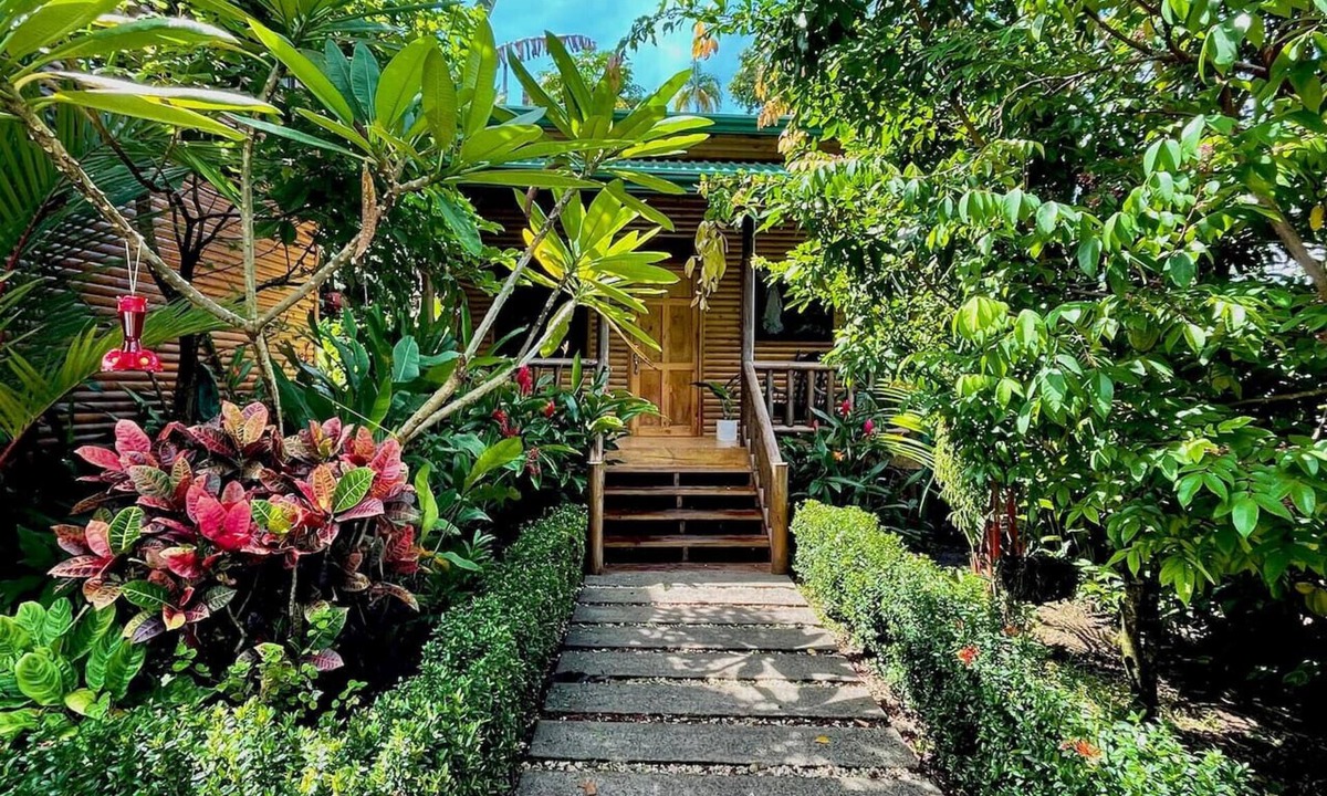 Manuel Antonio Cabin | Tropical Eco Cabin near Beach & Park