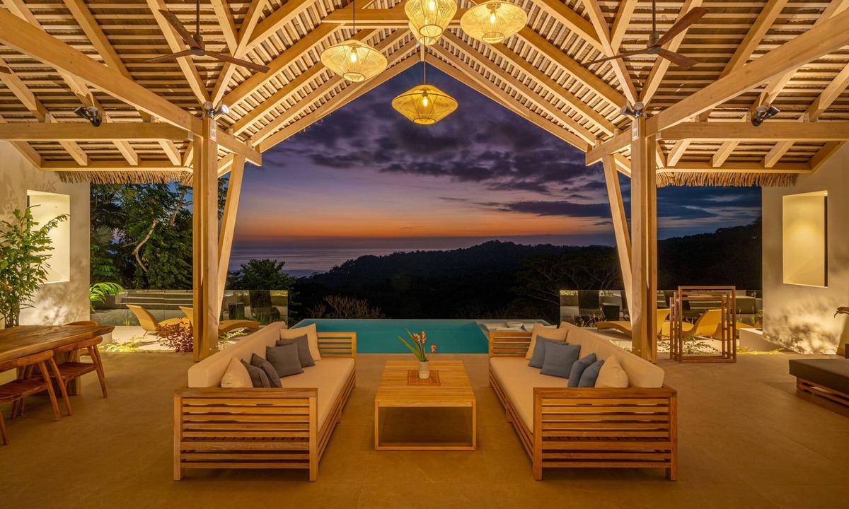 Dominical Villa | Tropical Oceanview Retreat 11br for 27 Guests