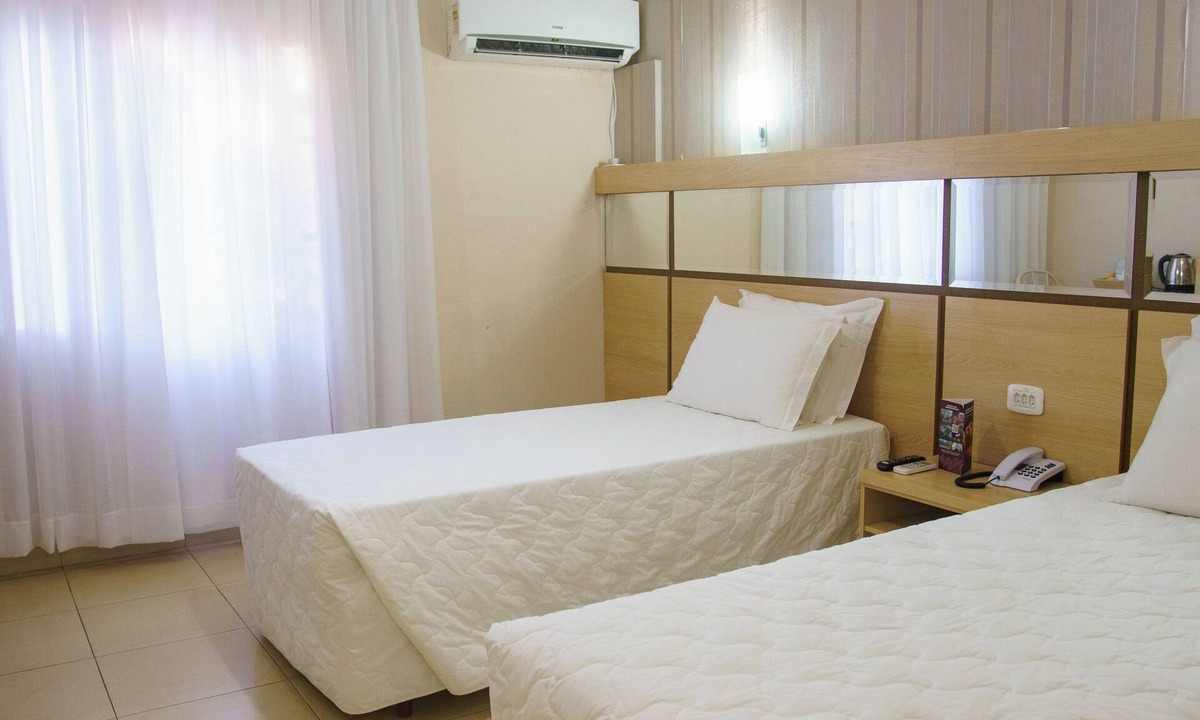Foz do Iguacu City Centre Hotel | Twin Room | Free Breakfast | Gym Access | Near Waterfall