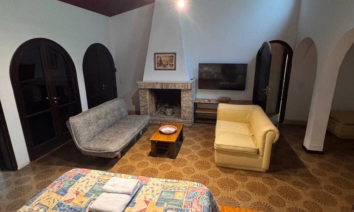 Mendoza City Center House | Vacation home in Mendoza City with a pool table