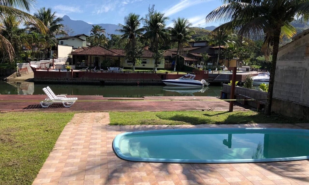 Itinga House | Villa com deck e piscina privativa, vigilância 24 horas no condomínio Bracui
