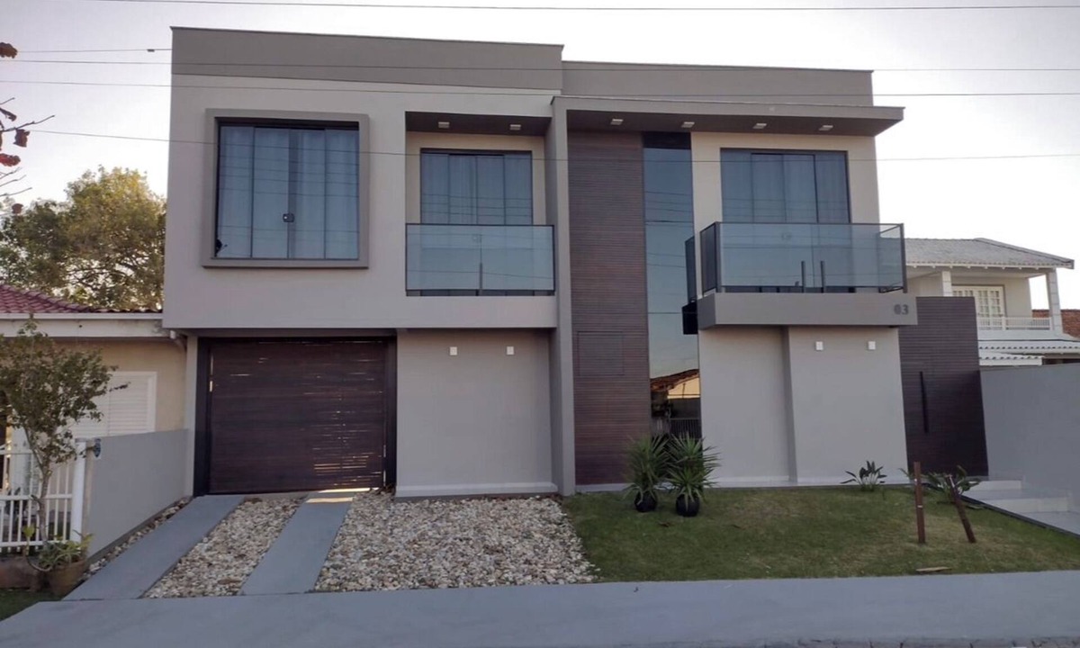 Palhoca House | Walking distance to the beach!
