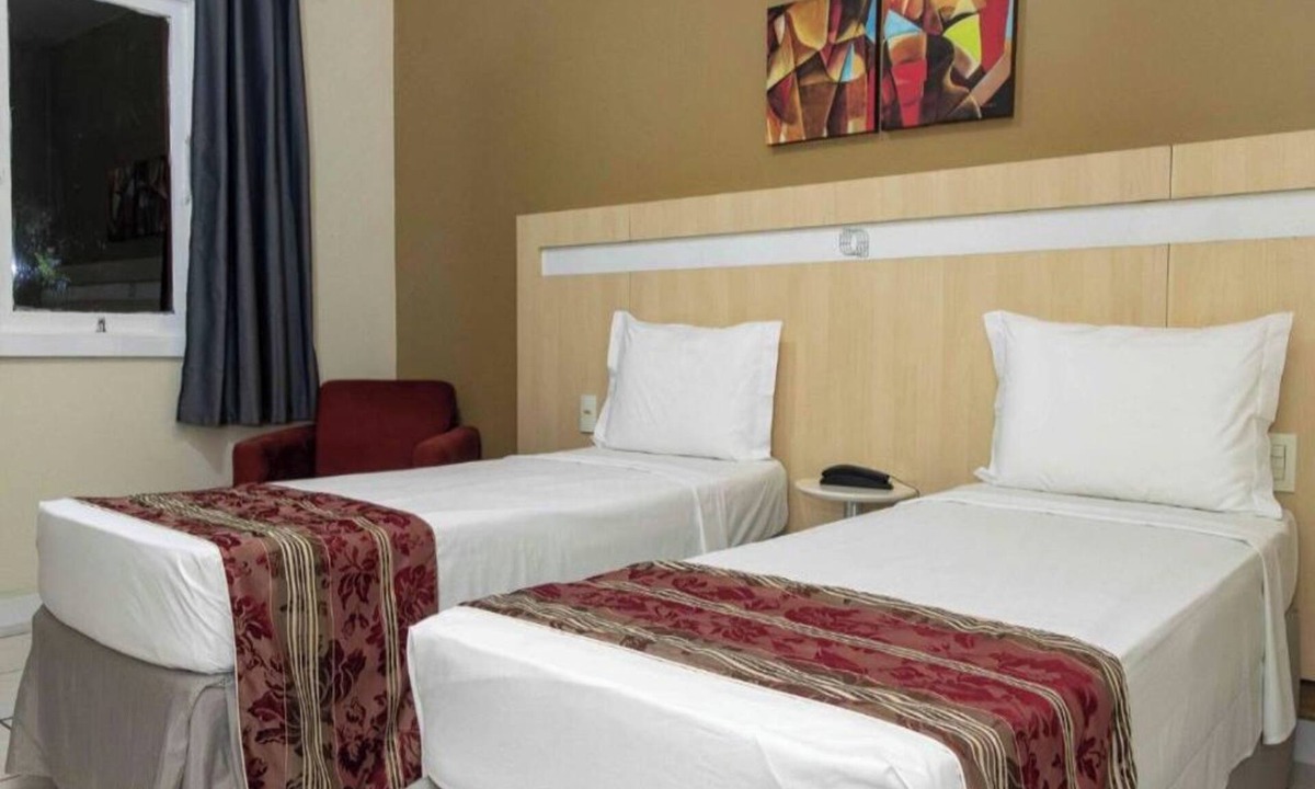 Maracangalha Hotel | Welcoming Room Perfect for Quick Weekend Escape Near Parque da Cidade - 1.3 mile