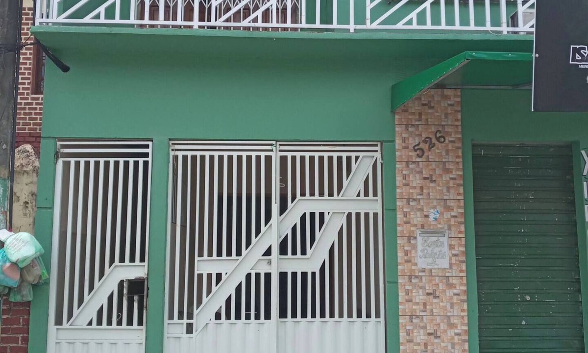 Batista Campos House | Well located house with patio. Caripunas Street.