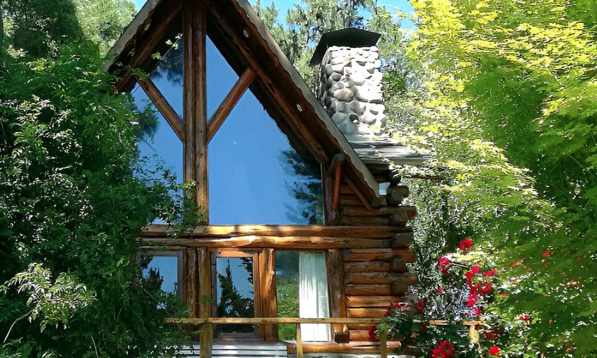 Mar de Las Pampas Cabin | Willow log cabin