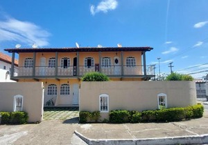 Ótimo apto de quarto, sala, cozinha e banheiro em Cabo Frio - caução garantia 200,00 - acomoda até 6 pessoas confortavelmente em camas - WiFi na área externa no condomínio