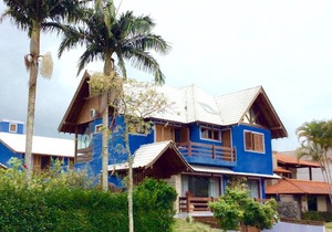 BLUE HOUSE IN INTERNATIONAL JURERÊ