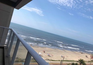 Resort Itanhaém building facing the sea in Centro