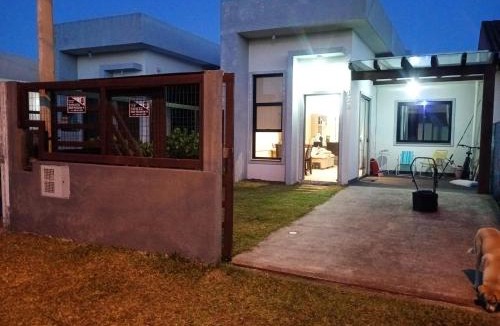 Tramandai House | Ótima casa Jardim do Éden - Tramandaí, poucos passos do mar!