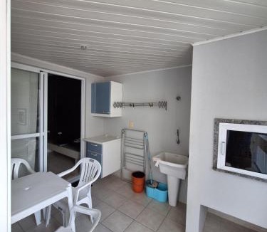 Andorinha Apartment | Ótimo apartamento de 2 quartos 2 bwcs em itapema meia praia - Aluguel de Temporada