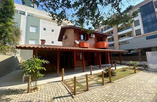 Centro House | 020A - Sobrado de 3 quartos para alugar, Bombinhas/SC