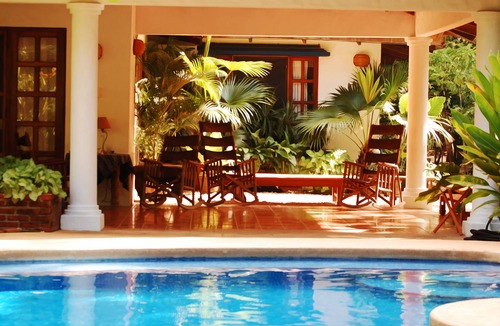 Palm Beach Estates House | 2 MINUTE WALK TO BEACH - Private Pool, Patio & Garden HIDDEN GEM Charming Home