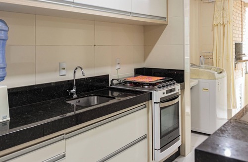 Castelo Branco Apartment | 2 quadras do Mar em Meia Praia, Itapema AM2990