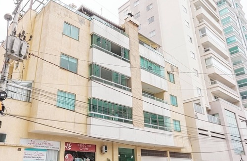 Castelo Branco Apartment | 2 quadras do Mar em Meia Praia, Itapema AM2990