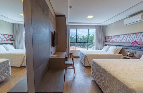 Foz do Iguacu Hotel | 2 Superior Double Rooms | Free Breakfast, 3 Pools & 3 mi to IGU Airport