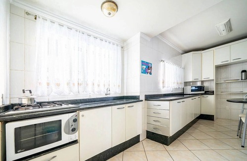 Centro Apartment | 3 Bedroom apt 100m fr/the Central Beach BC Edg401