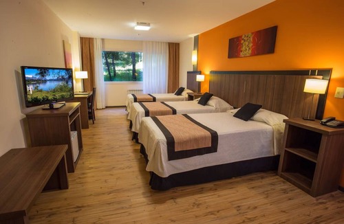 San Carlos de Bariloche Hotel | 3 Relaxing Retreat w/Breakfast, Stunning Views & Heated Pool | Near Nahuel Lake