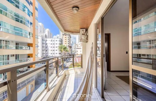 Castelo Branco Apartment | 3BR apt w/balcony, 150m to sea Meia Praia EIS305