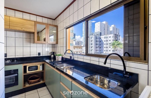 Castelo Branco Apartment | 3BR apt w/balcony, 150m to sea Meia Praia EIS305