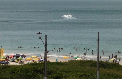 Quatro Ilhas Apartment | 4 ISLANDS - BOMBS-O2 DORMITORIES 60 m FROM THE BEACH-2 AR - WIFI