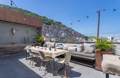 Zona Sul House | 4 Modern Private Ensuites in Ipanema Hills