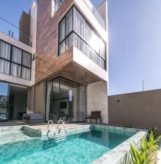Nova Esperanca House | 4 Triple Bedroom House, Private Pool
