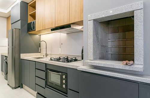Florianopolis Apartment | 43" Smart TV | Split AC | 500mb Wi-Fi #TRINA04