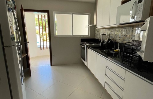 Canto do Mar House | 5 suites, a 3-minute walk to the best beach in Guarajuba.