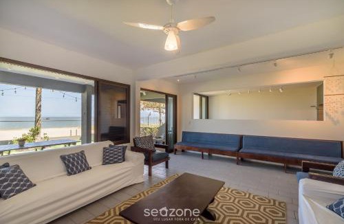 Zimbros House | 6BR Beachfront Home in Bombinhas ABM0101